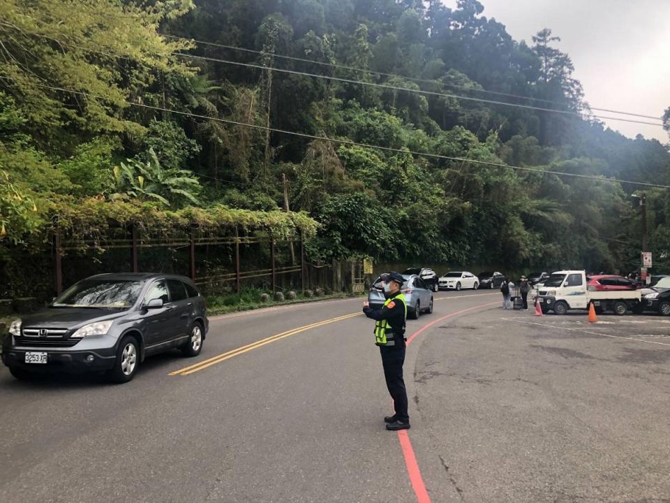 阿里山花季將吸引大量人、車潮上山賞花，請遊客配合相關交通疏運及管制措施，（圖：嘉義縣警察局提供）