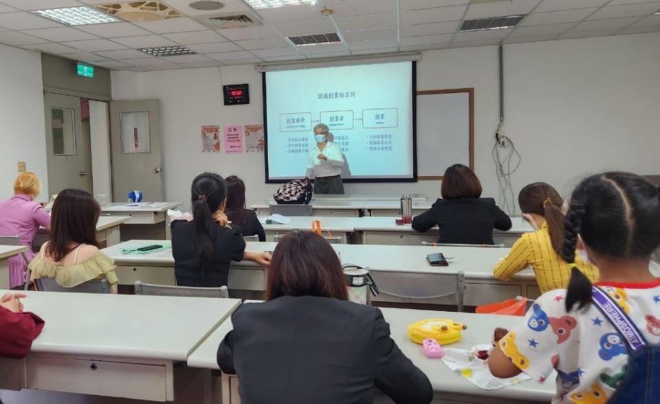 台中市勞工局辦理新住民創業培力班及創業交流活動，提升新住民創業知能，建構完整創業能力。（記者陳金龍攝）