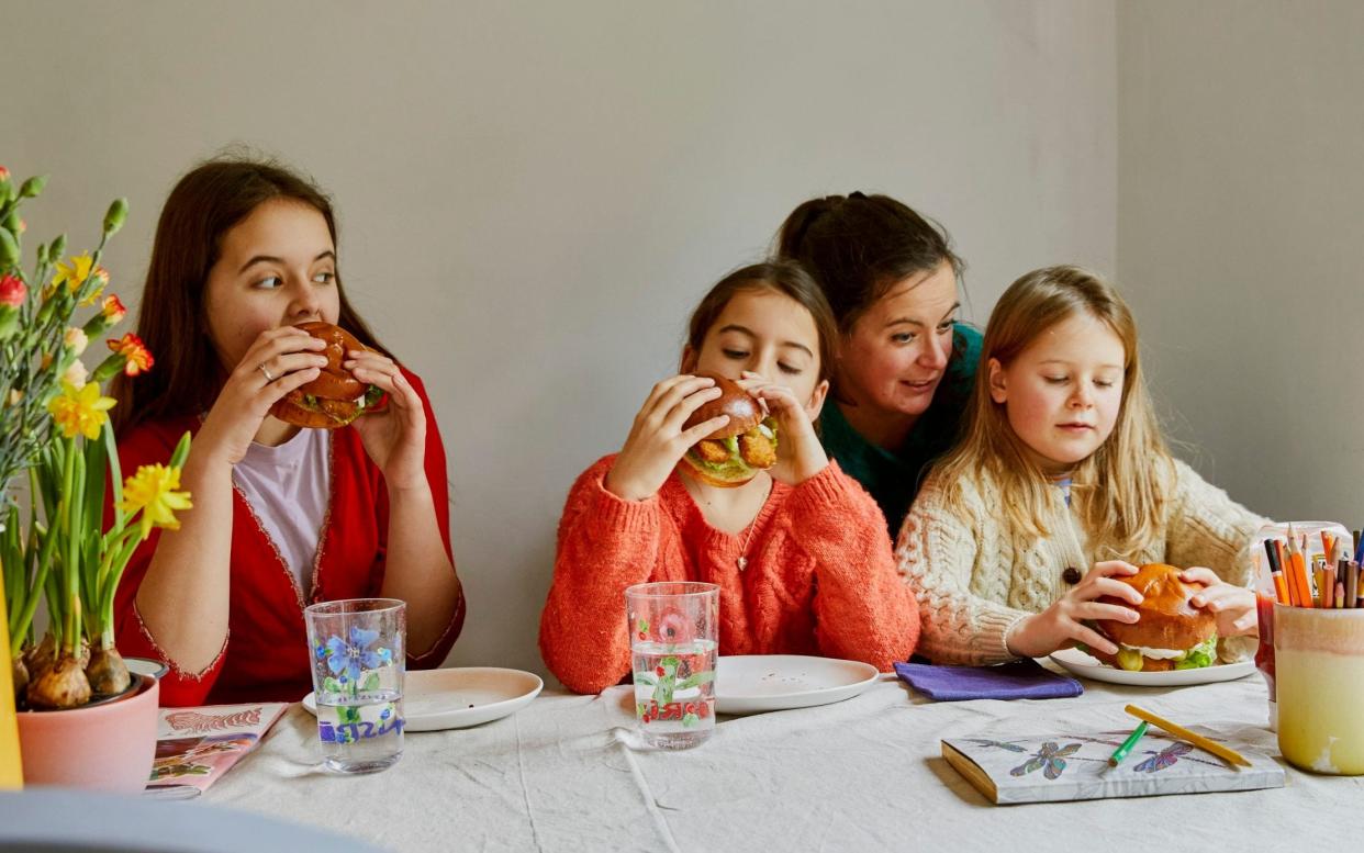 Claire Thomsons and her children at her table  - Emli Bendixen