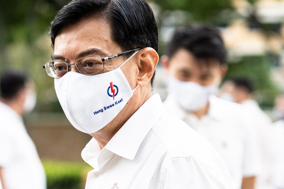 SINGAPORE - JULY 01: Candidate of Prime Ministry of Singapore Heng Swee Keat (4th L) meets residents seeking support as the state goes to the polls for general elections in Singapore on July 01, 2020. Officials wore face masks during the campaign as maintaining social distance as a precaution against coronavirus (Covid-19) pandemic. (Photo by Zakaria Zainal/Anadolu Agency via Getty Images)