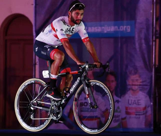 Fernando Gaviria, ciclista del UAE Team Emirates, monta la bicicleta Colnago C64, con la que correrá la temporada profesional 2019. / Foto: UAETeamEmirates