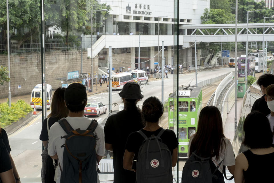 2021年7月30日，首宗《香港國安法》被告唐英傑罪名成立，共入獄9年，太古廣場天橋有不少市民希望送行，但其後遭警察以限聚為由驅散。