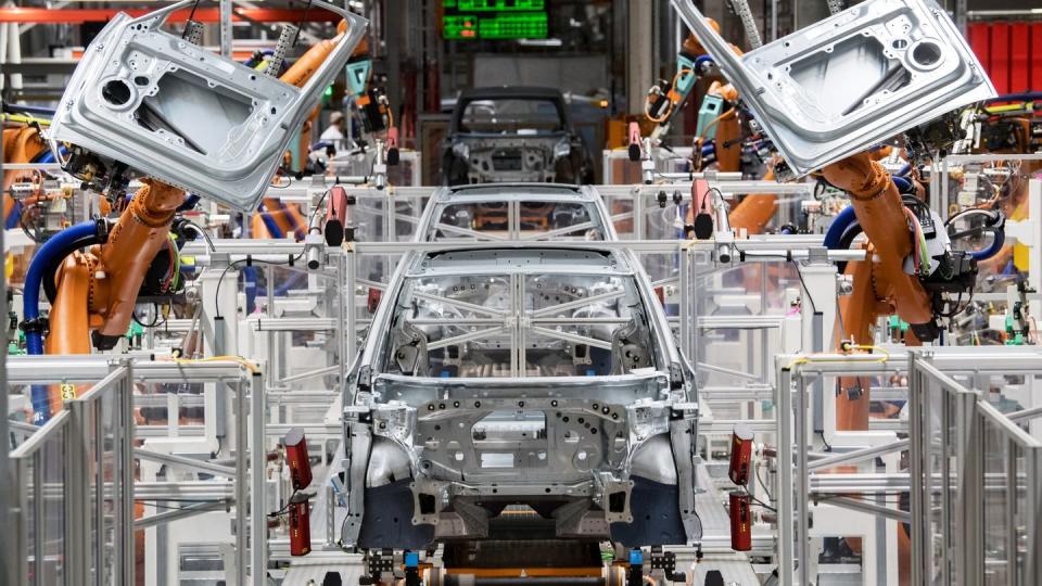 Produktion eines E-Autos im Volkswagen-Werk in Zwickau (Symbol). VDA-Chefin Müller will, dass die wachsende Nachfrage nach Elektro-Autos in Deutschland bedient und weiter angefacht wird.