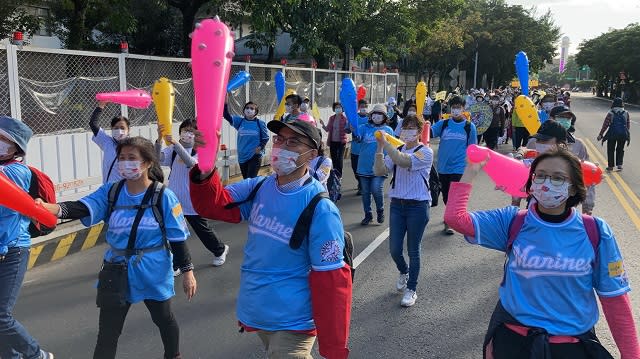 稅災氾濫　南部民眾北上凱道棒打十大惡官