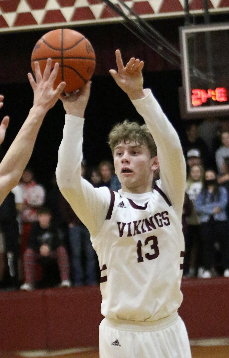 Waterloo's Luke Simons puts up a shot against Sebring Friday, January 28, 2022.