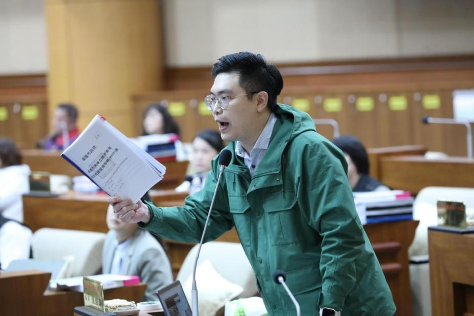 張顥瀚服務處從明天起正式提供罷免謝國樑連署服務。 圖：翻攝自張顥瀚臉書 