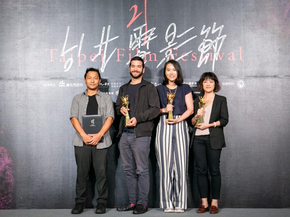 2019國際新導演競賽得獎者，左起「特別提及」《邊境幻夢》、「最佳影片」《蘿莉破壞王》、「評審團特別獎」《我們與愛的距離》、「觀眾票選獎」《大餓》