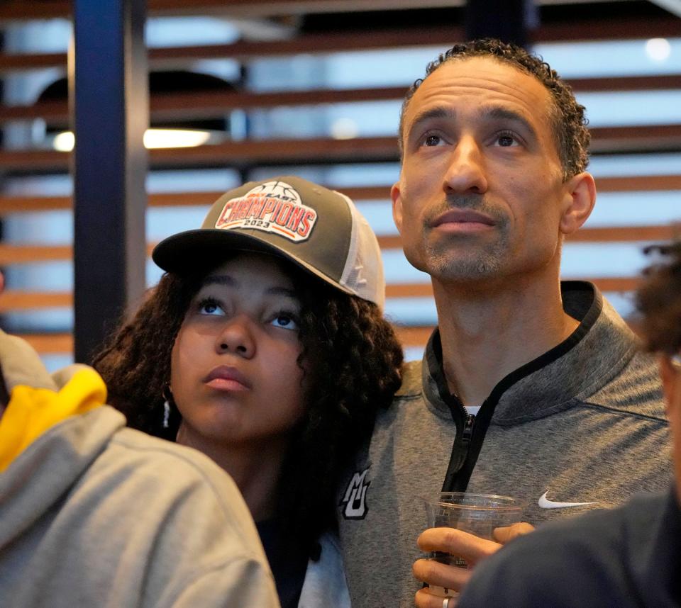 Marquette men's basketball head coach Shaka Smart and his daughter Zora watch as the seedings are announced during the Selection Sunday show at MECCA Sports Bar and Grill in Milwaukee.