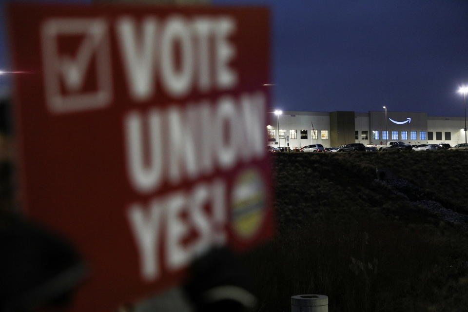 A person affiliated with RWDSU (Retail, Wholesale and Department Store Union) holds a sign supporting unionization in front of an Amazon facility on the first day of the unionization vote in Bessemer, Alabama, U.S., February 4, 2022. REUTERS/Dustin Chambers