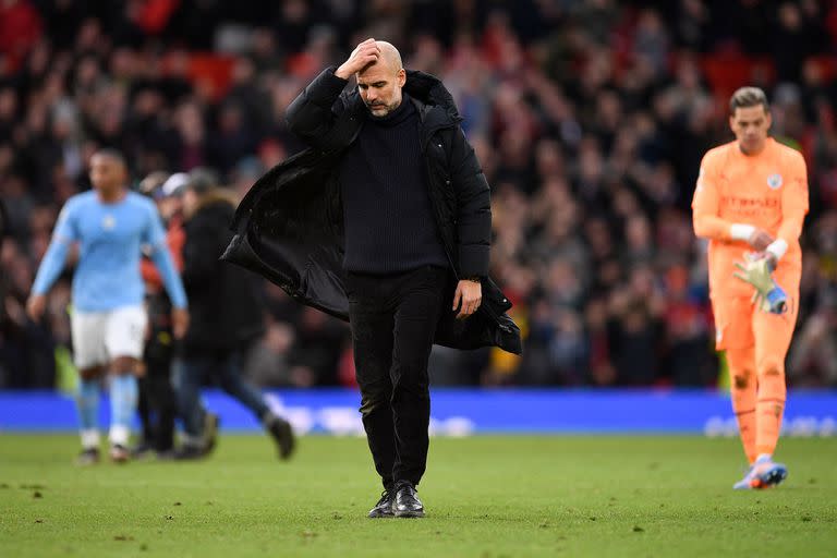 Pep Guardiola se lamenta tras una de las últimas caídas de Manchester City; busca levantar vuelo
