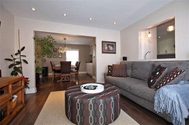 <p><a rel="nofollow noopener" href="https://www.zoocasa.com/toronto-on-real-estate/5023112-89-charleswood-dr-toronto-on-m3h1x5-c4016003" target="_blank" data-ylk="slk:89 Charleswood Dr., Toronto, Ont.;elm:context_link;itc:0;sec:content-canvas" class="link ">89 Charleswood Dr., Toronto, Ont.</a><br> This 1.5-storey home has undergone many renovations and updates.<br> (Photo: Zoocasa) </p>