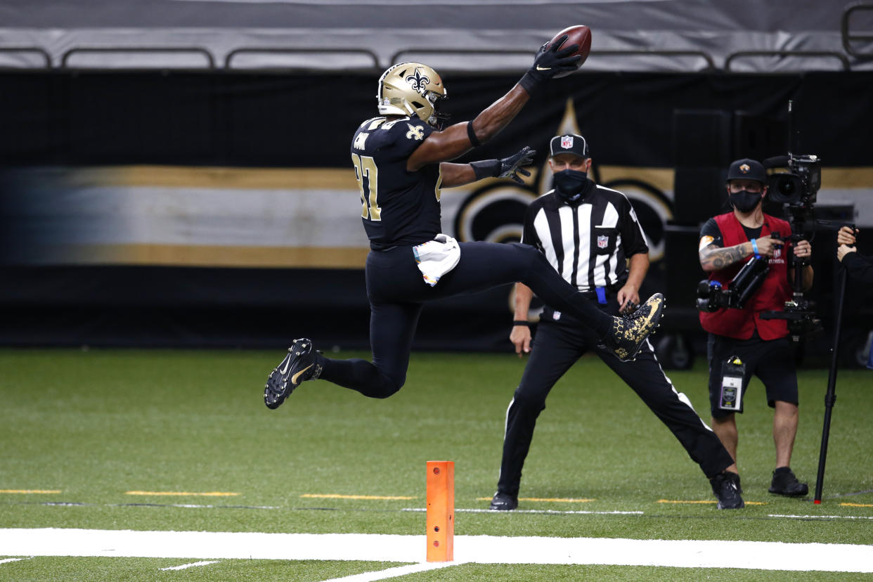 New Orleans Saints tight end Jared Cook (87) leaps into the end zone on a touchdown reception. (AP Photo/Butch Dill)