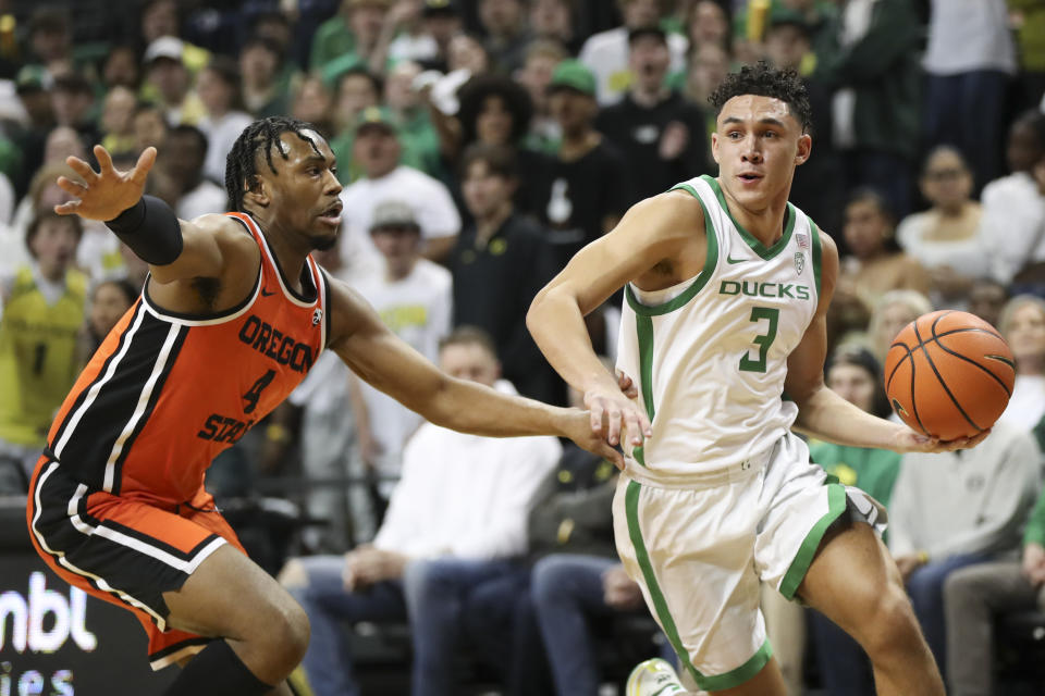 Oregon guard Jackson Shelstad (3) drives to the basket as Oregon State guard Dexter Akanno (4) defends during the first half of an NCAA college basketball game Wednesday, Feb. 28, 2024, in Eugene, Ore. (AP Photo/Amanda Loman)