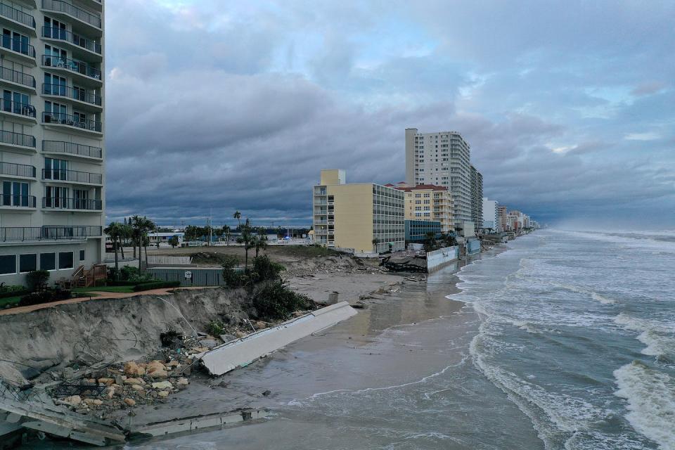 With Hurricane Nicole’s storm surge coinciding with high tide, the waves breached a condo tower’s sea walls in Daytona Beach in November 2022. <a href="https://www.gettyimages.com/detail/news-photo/in-this-aerial-view-seawalls-along-condo-buildings-are-news-photo/1440619402" rel="nofollow noopener" target="_blank" data-ylk="slk:Joe Raedle/Getty Images;elm:context_link;itc:0;sec:content-canvas" class="link ">Joe Raedle/Getty Images</a>