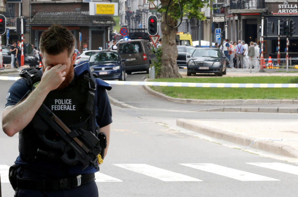 <p>In der belgischen Stadt Lüttich kam es zu einer Schießerei mit drei Todesopfern. Der Schütze tötete zwei Polizistinnen sowie einen Lehrer, bevor er von der Polizei erschossen wurde. Die Behörden haben Terrorermittlungen in dem Fall aufgenommen. (Bild: Reuters) </p>