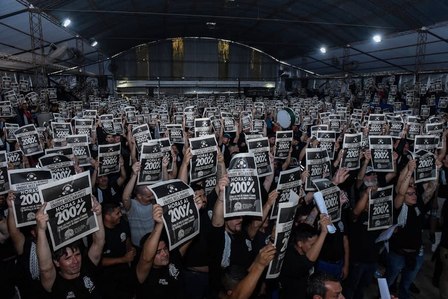 Mientras Bridgestone confirmó el pago del súper bono de $1.300.000 a cada trabajador, el gremio realiza paros