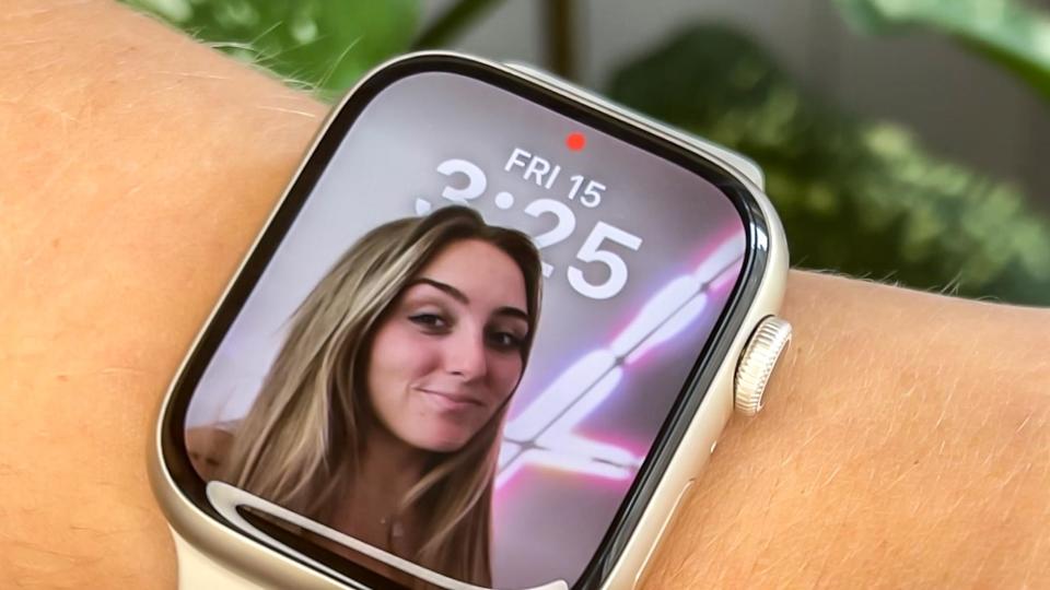 Apple Watch 7 portrait watch face