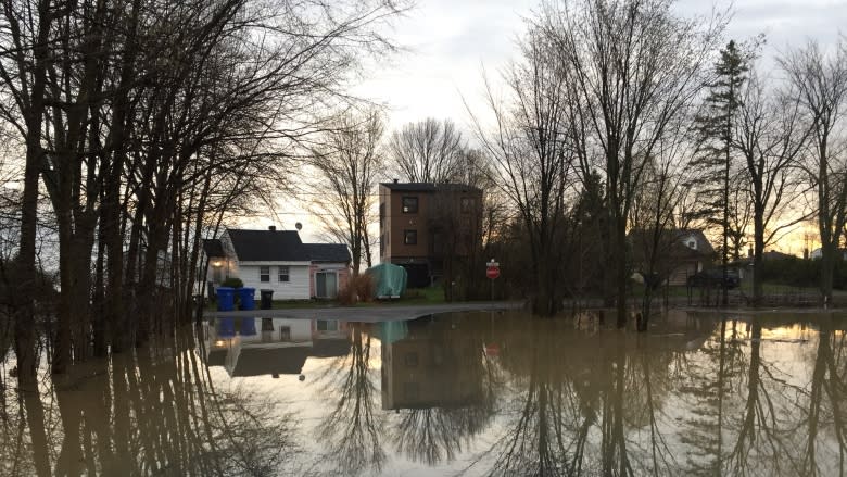 Flooding continues to plague parts of Quebec after rainy start to week