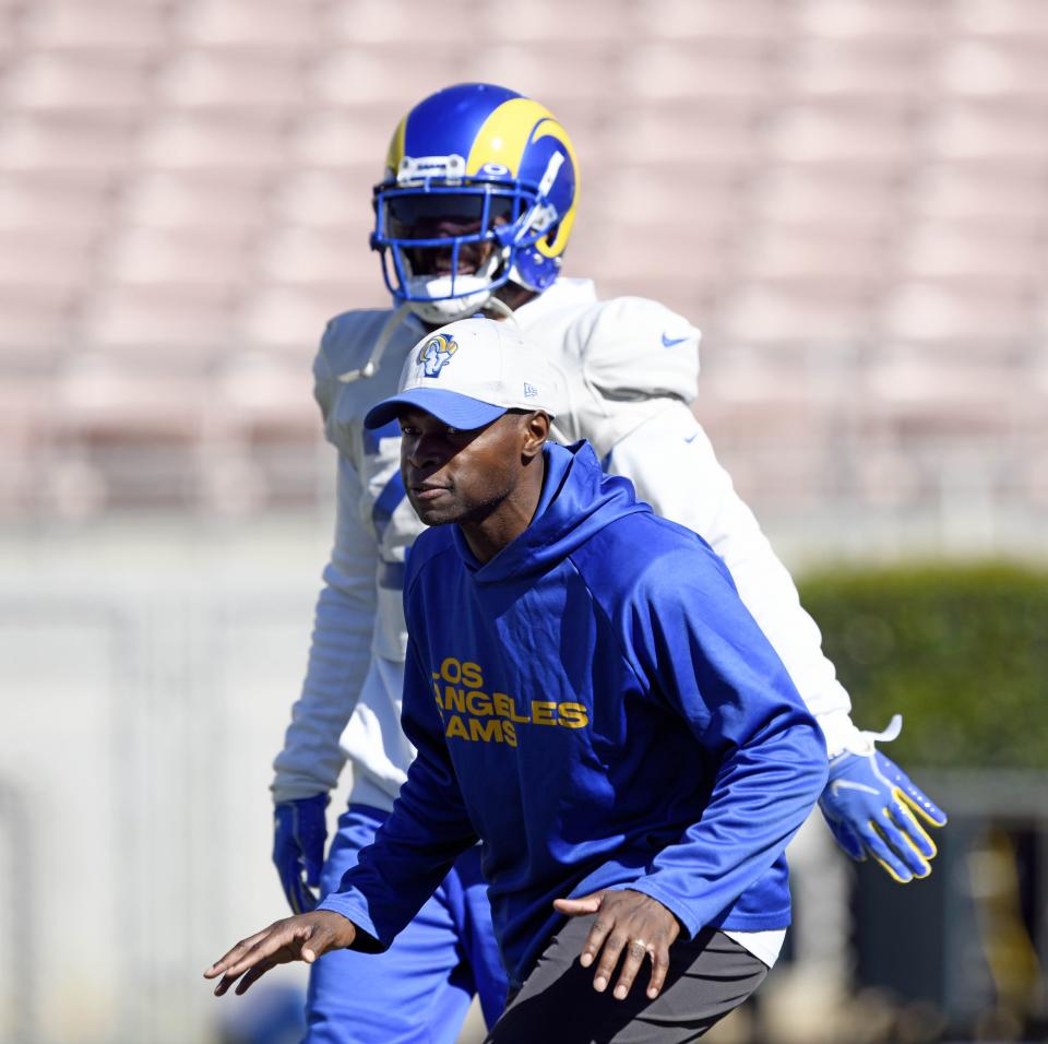 PASADENA, CA - FEBRUARY 10: Defensive coordinator Raheem Morris of the Los Angeles Rams holds practice in preparation for the Super Bowl LVI at the Rose Bowl Stadium on February 10, 2022 in Pasadena, California. The Rams play the Cincinnati Bengals on Sunday. (Photo by Kevork Djansezian/Getty Images)