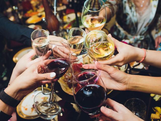 Voici pourquoi je vais prendre un verre de vin à votre santé ce