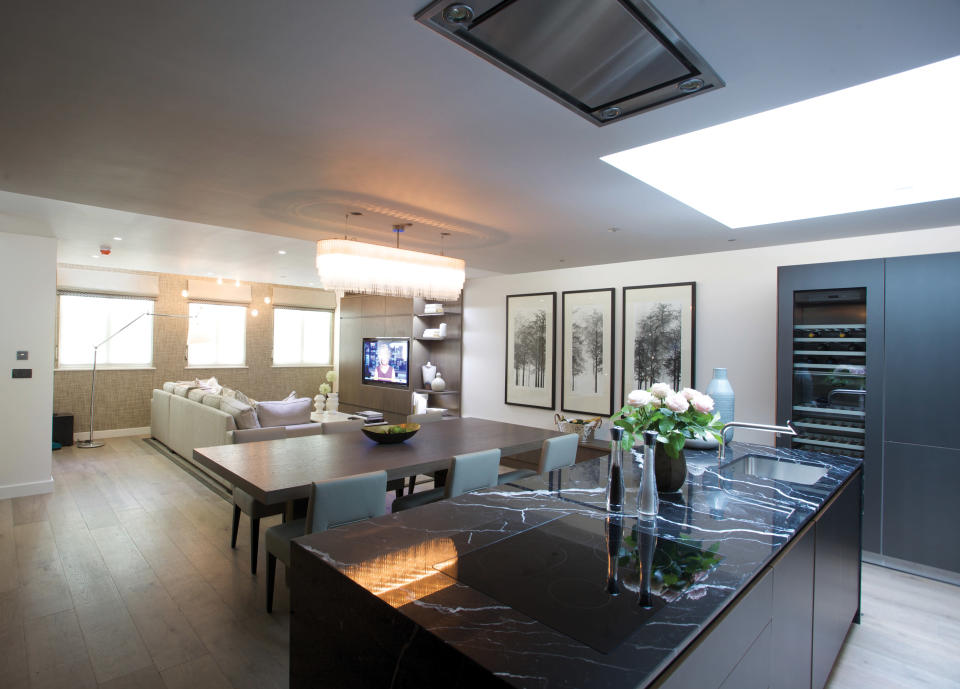 <b>3. London £2,690 per square foot </b><br>This three-bedroom home in Pont Street Mews, Knightsbridge is on the market for £10.75 million. <a href="http://www.brooksgordon.co.uk/ " rel="nofollow noopener" target="_blank" data-ylk="slk:Brooks Gordon;elm:context_link;itc:0;sec:content-canvas" class="link "> Brooks Gordon</a>