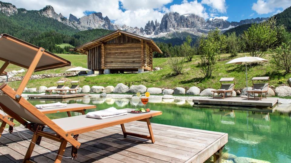 Diesen malerischen Blick auf das Dolomitenpanorama dürfen Gäste am Cyprianerhof genießen