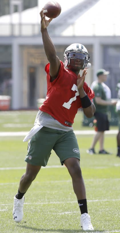 Could the Dallas Cowboys trade for someone such as the New York Jets' Geno Smith? (AP)