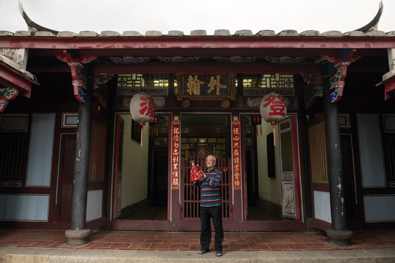 陳錫煌，今年已89歲，至今仍引領著「陳錫煌傳統掌中劇團」，傳藝不輟。