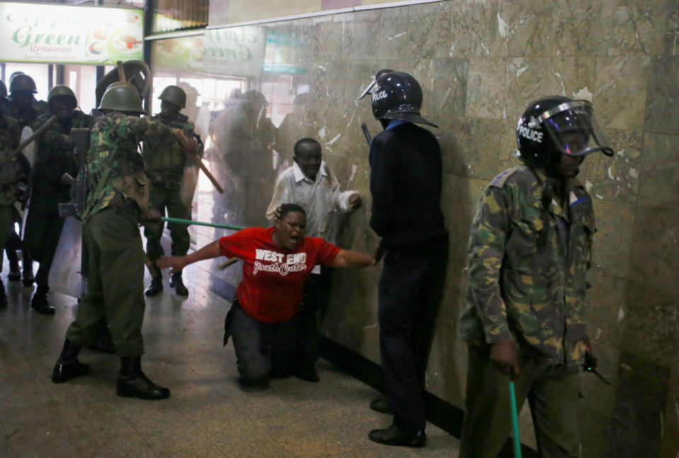 Kenyan policemen beat protesters during clashes in Nairobi, Kenya, May 16, 2016. (Reuters/Goran Tomasevic)