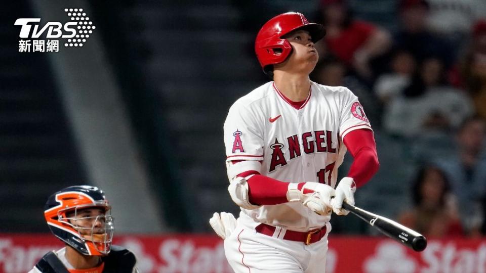 輪到大谷打席時，投手卻刻意投壞球保送。（圖／AP）