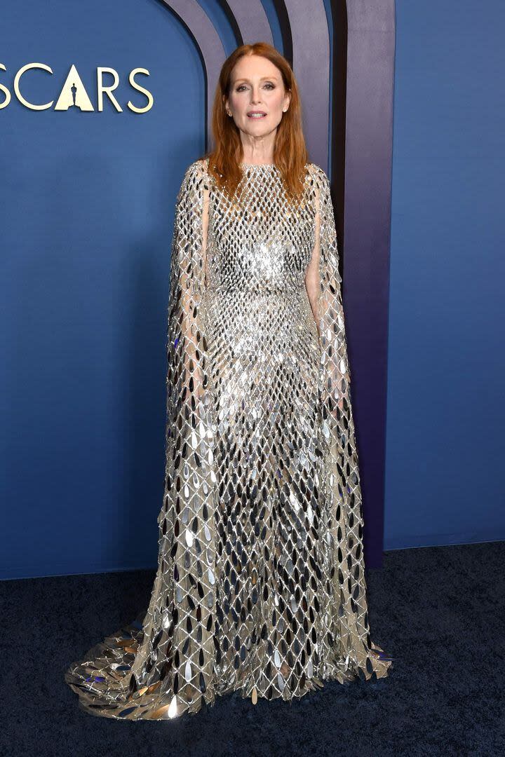 La actriz Julianne Moore, protagonista de Secretos de un escándalo, fue una de las celebridades que más impacto causó en la gala. Apenas apareció en escena, deslumbró con un diseño de Valentino confeccionado en lentejuelas plateadas sobre un tejido especial estilo red