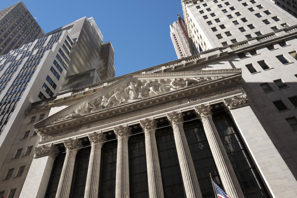 Exterior de la Bolsa de Valores de Nueva York. (AP Foto/Mark Lennihan, Archivo)