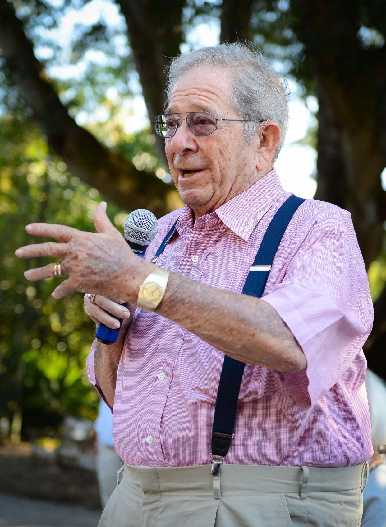 Warren Coville asks a question of the cast of Asolo Repertory Theatre’s production of “South Pacific” at an event in 2014. A major donor to Asolo Rep, the Ringling Museum and other causes died Sept. 6 at age 97.