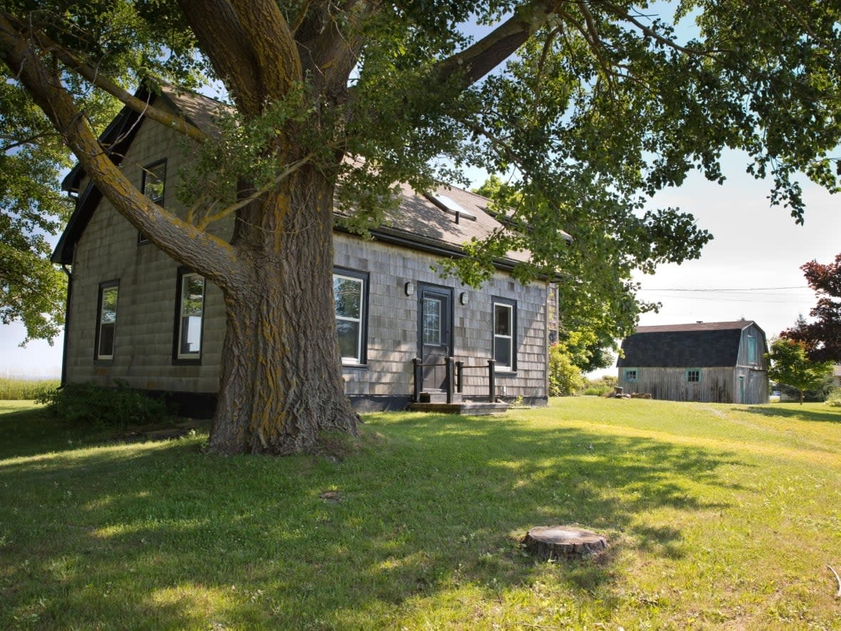 Jampolis Cottage in Avonport has been donated to the Writers' Federation of Nova Scotia. The cottage was updated by its late owners, Neil and Jane Jampolis. (Writers' Federation of Nova Scotia - image credit)