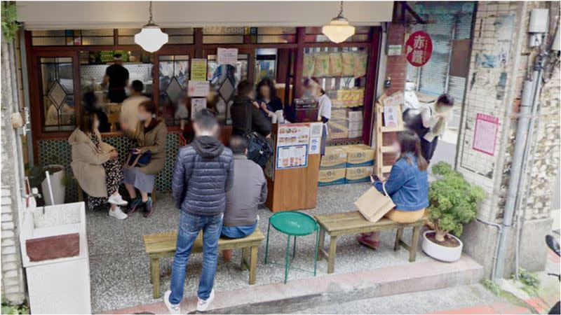 「赤鐵廣島燒專賣店 赤峰店」位於中山商圈巷弄內，平時經常大排長龍。（圖／翻攝自Google地圖）