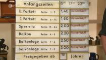 Ein Kinokassen-Schild aus den 1950er-Jahren erwarb Händler Walter Lehnertz für seine obligatorischen 80 Euro. (Bild: ZDF)