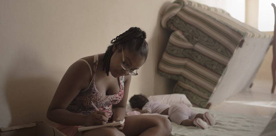 These Haunting Portraits Tell the Stories Of Teen Mothers Around The World