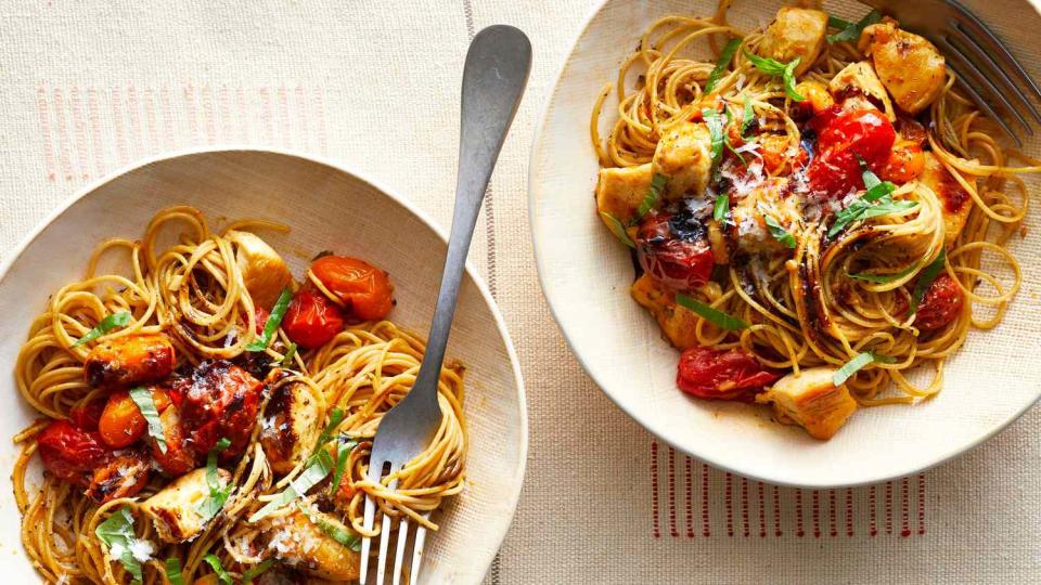 <p>This healthy chicken pasta recipe is jazzed up with traditional bruschetta toppers, including cherry tomatoes, garlic and basil. Multicolored cherry tomatoes look pretty, but you can use all one color of tomato too. Either way, you've got an easy weeknight dinner that's ready in 25 minutes. We've called for spaghettini (thin spaghetti) in this recipe, but feel free to use your favorite shape of pasta.</p> <p>Linguine with Creamy White Clam Sauce</p> <p> <a href="https://www.eatingwell.com/recipe/273006/bruschetta-chicken-pasta/" rel="nofollow noopener" target="_blank" data-ylk="slk:View Recipe;elm:context_link;itc:0;sec:content-canvas" class="link ">View Recipe</a></p>