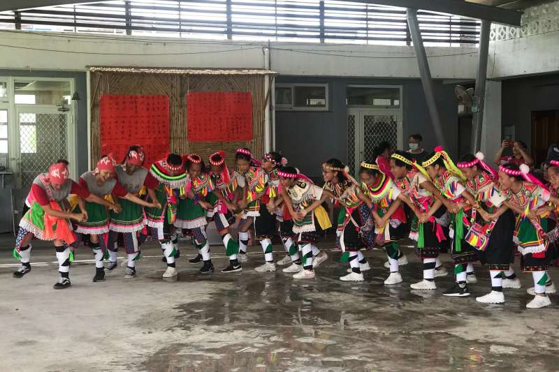 20200718-鐵花村團隊到部落為族人舉辦演岀。鐵花村專題。（台灣好基金會提供）