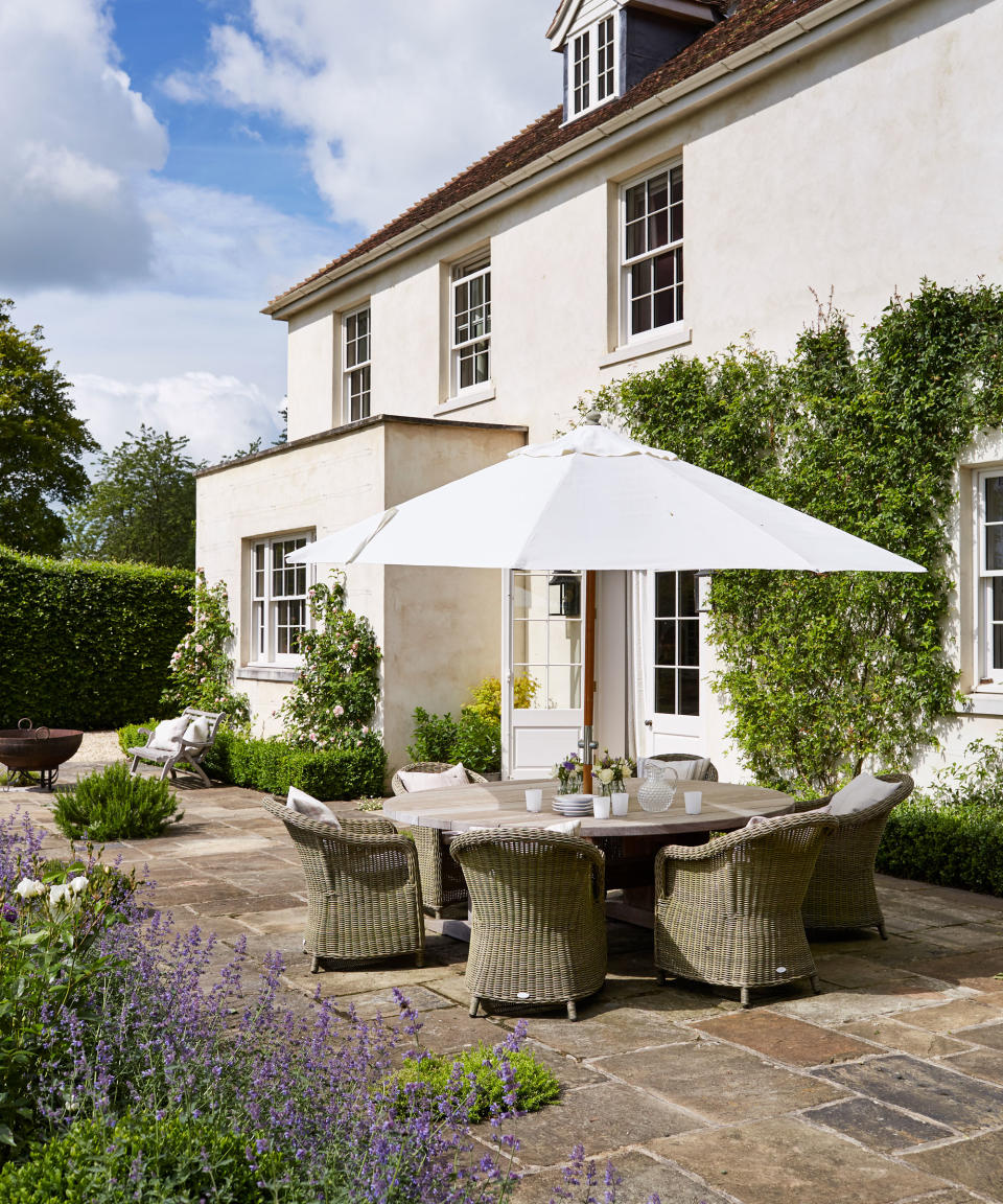 patio area with outdoor seating