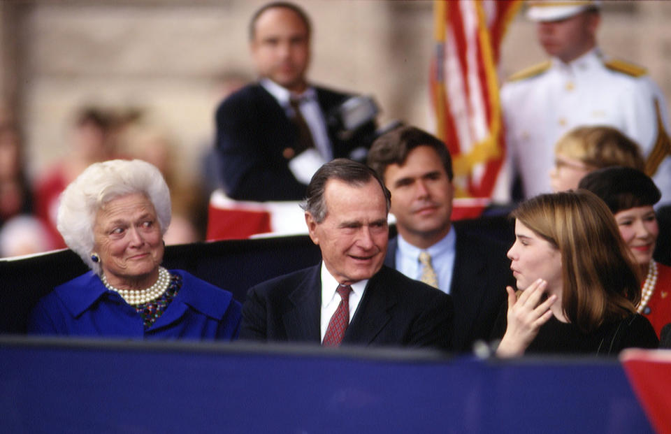 Jenna with George HW Bush and Barbara Bush at the nomination of George W. Bush, Governor of Texus, in 1998. (Robert Daemmrich / Getty Images)