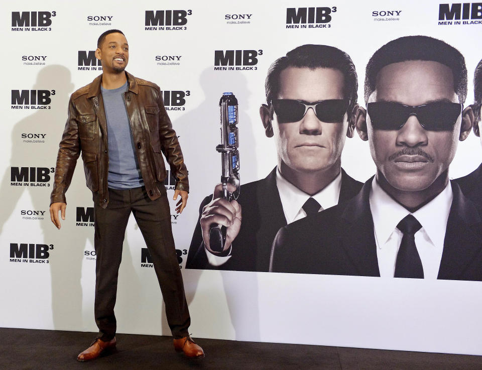 US actor Will Smith poses as he arrives for a photocall ahead of the German Premiere of "Men in Black 3" in Berlin, Monday, May 14, 2012. (AP Photo/Jens Meyer)