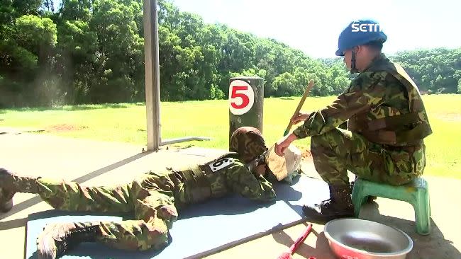 國防部簡報指出，未來立跪臥3射擊姿勢都要學。（示意圖／資料照）