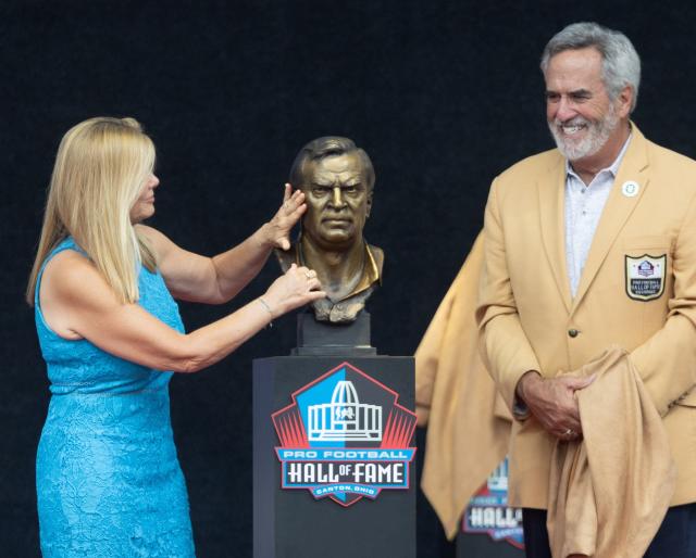 Former San Diego Chargers quarterback Dan Fouts presents Don Coryell