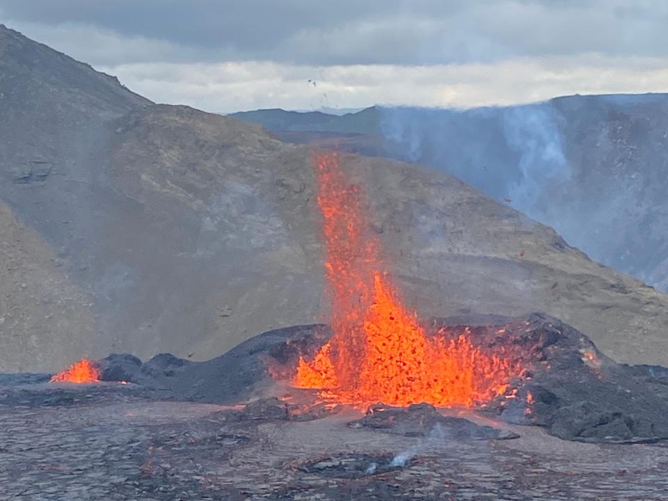 volanco erupting in iceland with lava coming out