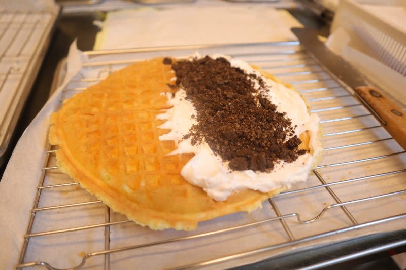 cookies and cream waffle - waffle