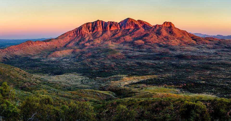 <p>Golden hour hits Mount Sonder, the fourth largest mountain in the Australian Northern Territory.</p>
