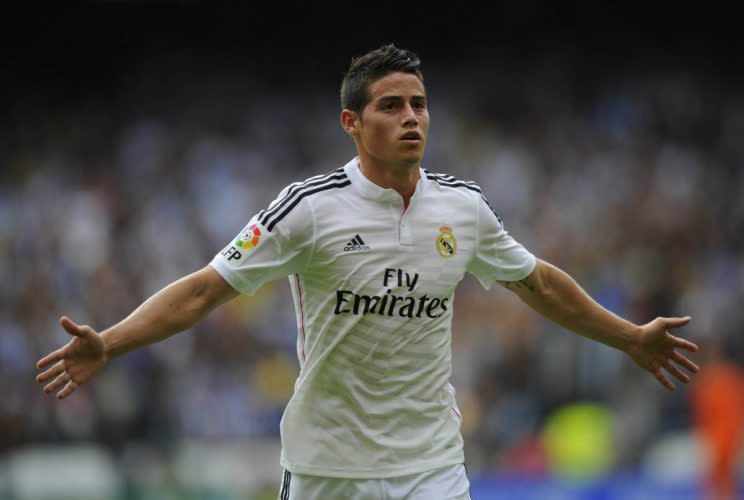 <p><a rel="nofollow" href="https://de.sports.yahoo.com/news/breaking-fc-bayern-munchen-verpflichtet-james-rodriguez-von-real-madrid-113335516.html" data-ylk="slk:Da ist die angekündigte “Granate”!;elm:context_link;itc:0;sec:content-canvas;outcm:mb_qualified_link;_E:mb_qualified_link;ct:story;" class="link  yahoo-link">Da ist die angekündigte “Granate”!</a> Wie der FC Bayern am Dienstagmittag mitgeteilt hat, hat der deutsche Rekordmeister Real Madrids Starspieler James Rodriguez verpflichtet. Der Torschützenkönig der WM 2014 in Brasilien wird zunächst für zwei Jahre ausgeliehen, danach haben die Bayern eine Kaufoption für den 25-Jährigen. (Bild: AP)</p>