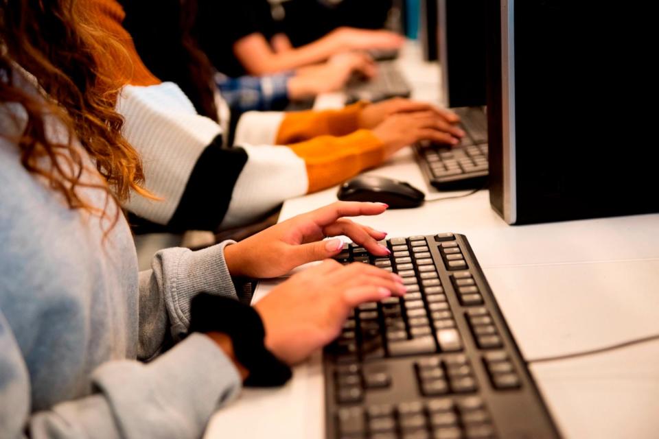 PHOTO: Students on computers in a classroom in an undated stock photo.  (STOCK PHOTO/Getty Images)