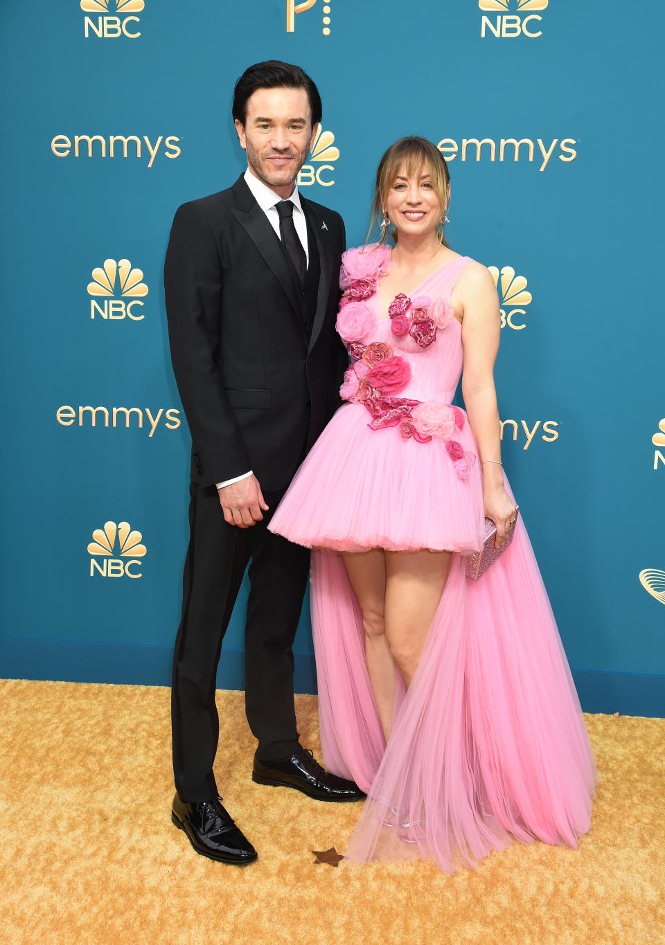 Tom Pelphrey and Kaley Cuoco at the 74th Primetime Emmy Awards held at Microsoft Theater on September 12, 2022 in Los Angeles, California. (Photo by Gilbert Flores/Variety via Getty Images)